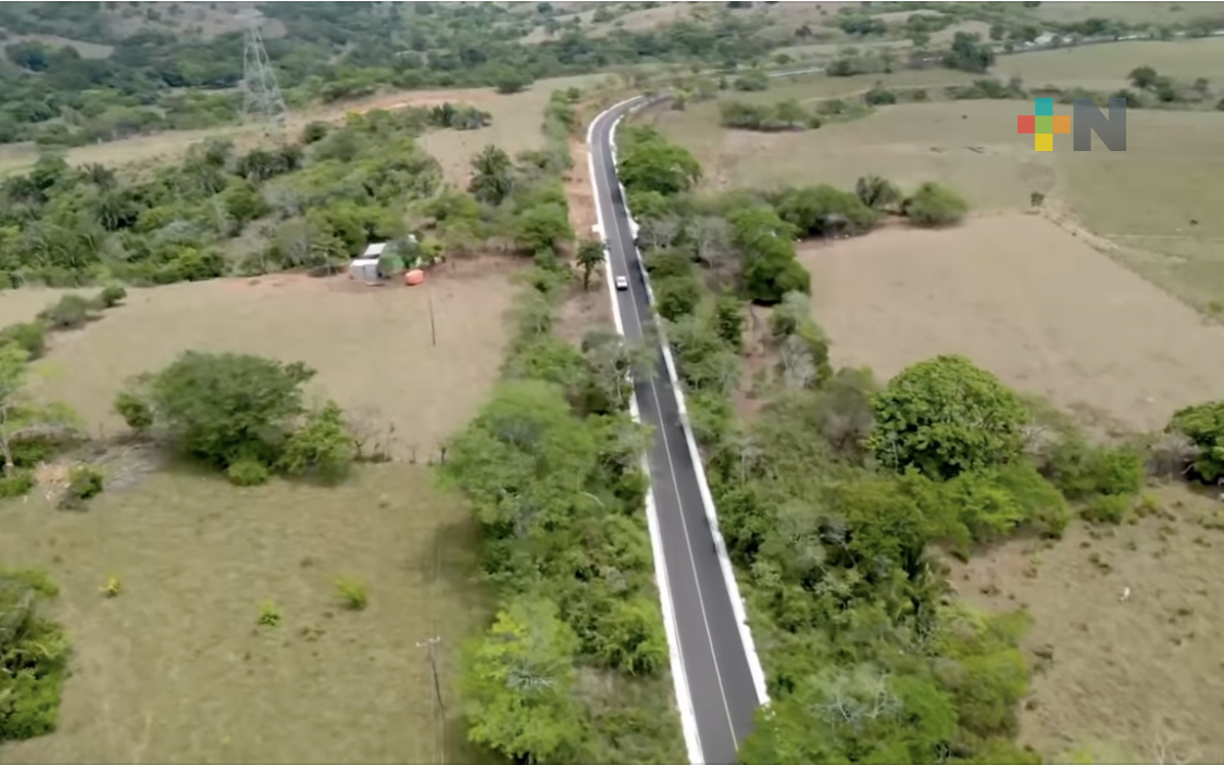 Cuitláhuac García inaugura tramo carretero que comunica de Isla a Playa Vicente